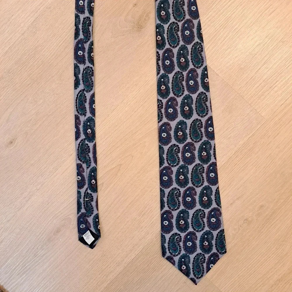 Enrico‎ Uomo 100% Imported Silk Shades Of Blue Paisley Standard Width Tie